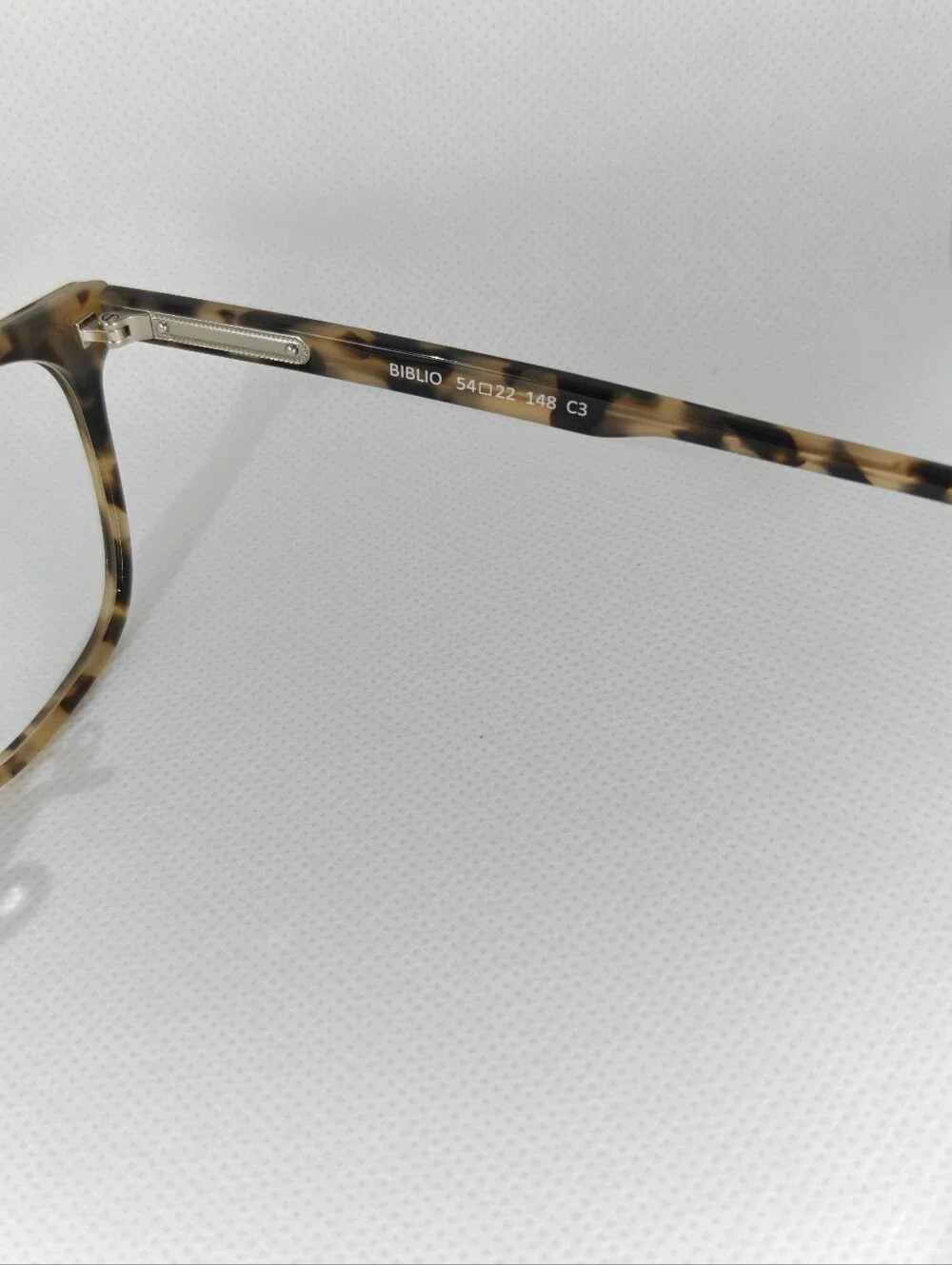 Tortoiseshell Women's Eyewear Classic Clubmaster Style.